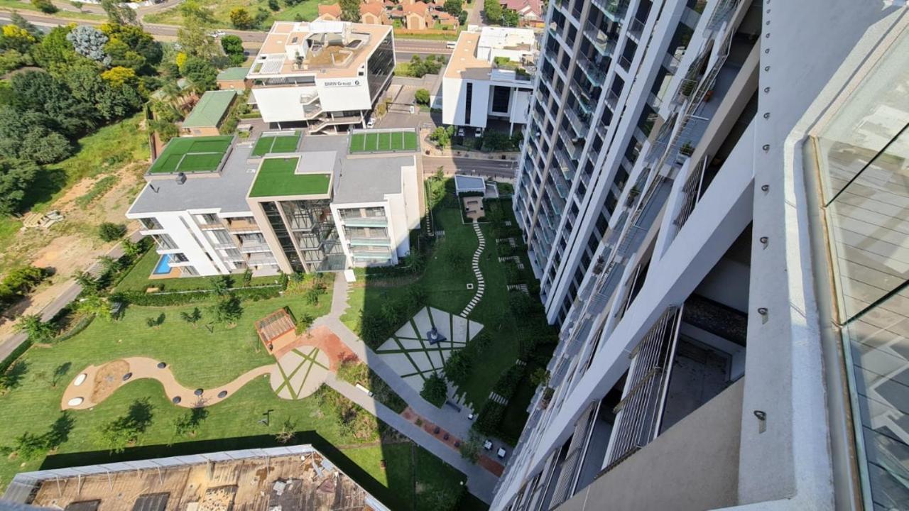 519 Menlyn Maine Trilogy Lägenhet Pretoria-Noord Exteriör bild