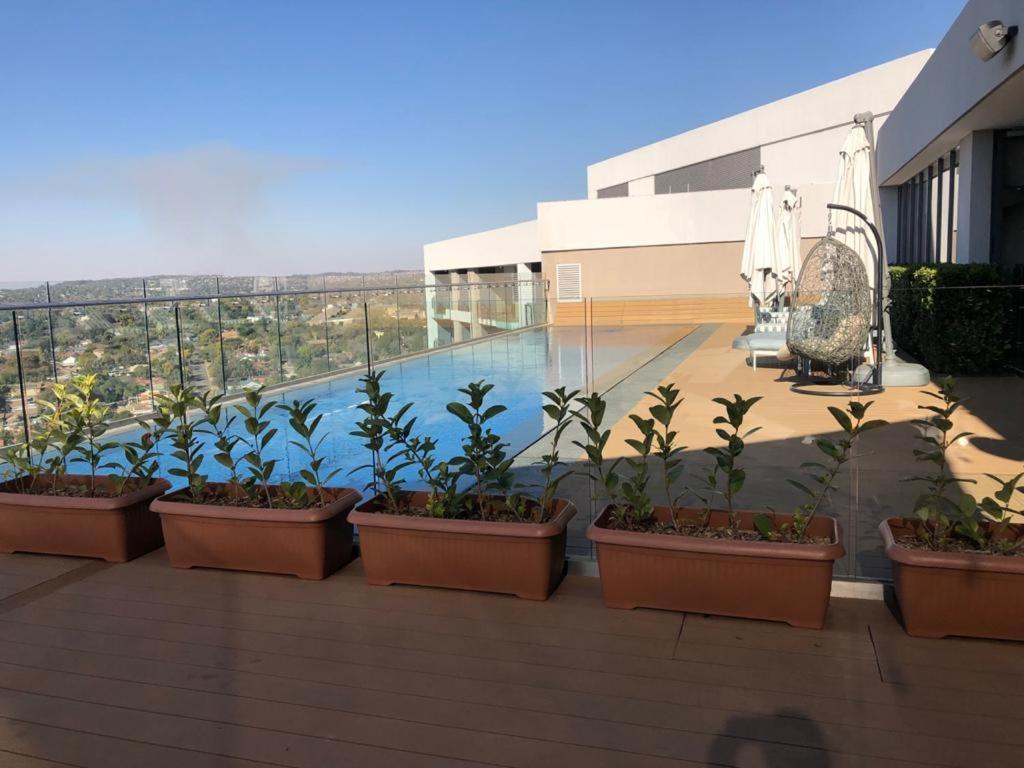 519 Menlyn Maine Trilogy Lägenhet Pretoria-Noord Exteriör bild